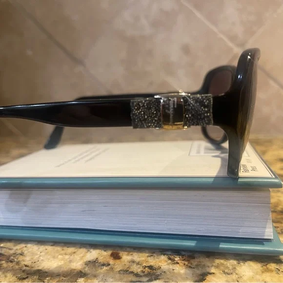 EUC Authentic Salvatore Ferragamo Women’s Sunglasses - Picture 3 of 5